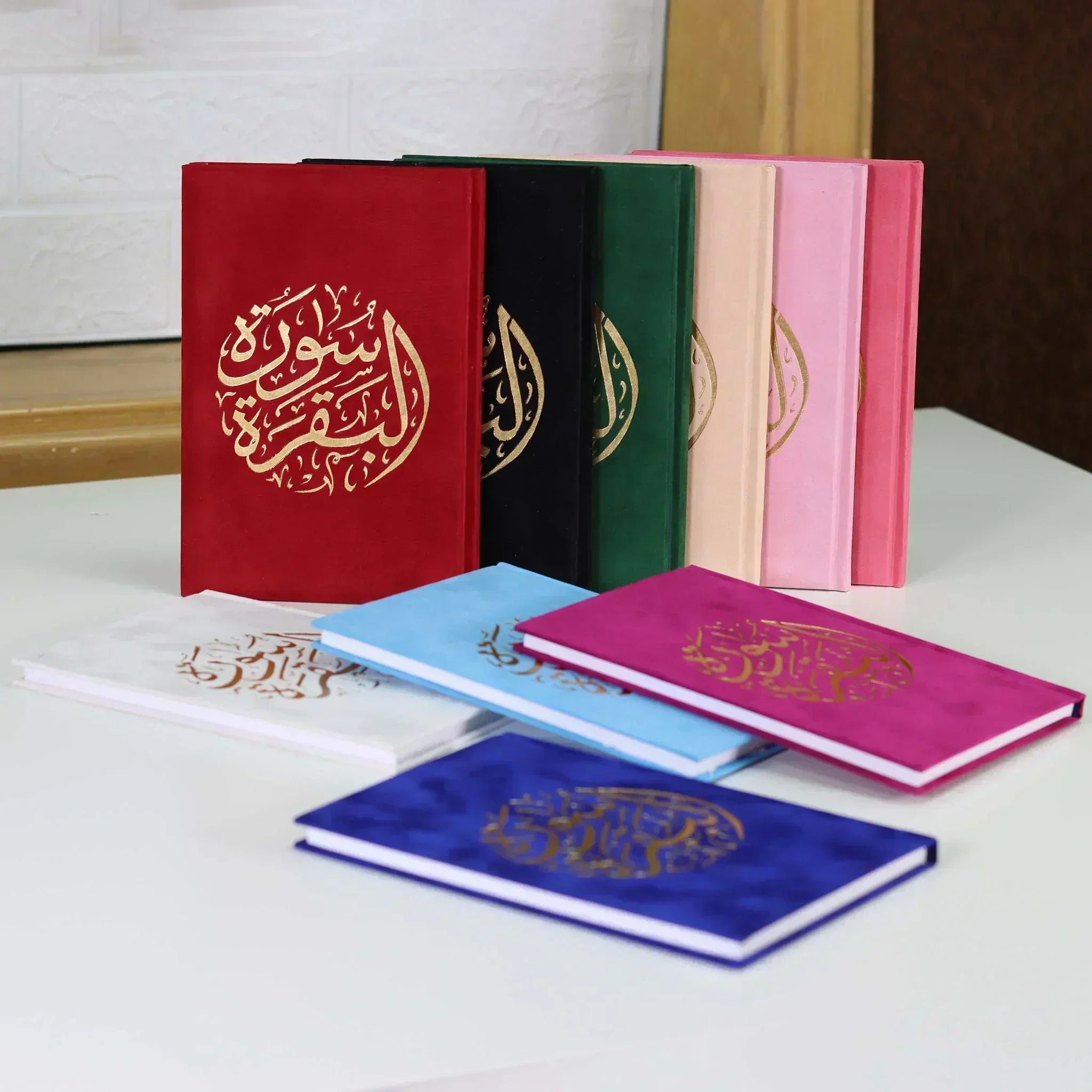 سورة البقرة بالرسم العثماني بتغليف مخمل فاخر و بعدة ألوان مقاس 14*20 سم - Image 3