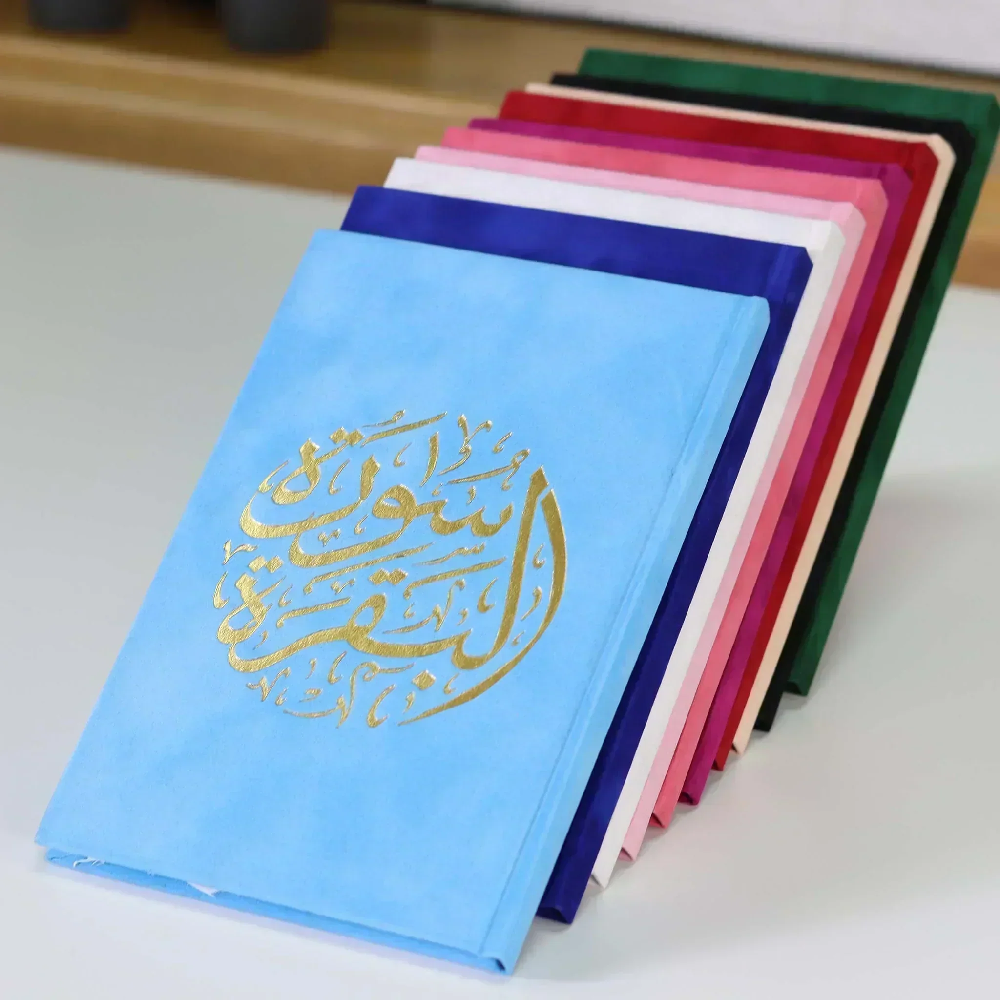 سورة البقرة بالرسم العثماني بتغليف مخمل فاخر و بعدة ألوان مقاس 14*20 سم - Image 5