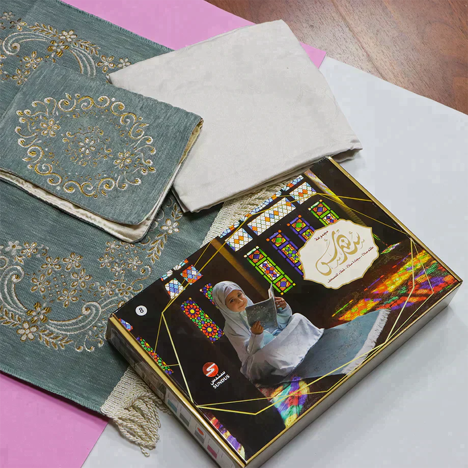 سجادة صلاة مع ثوب صلاة وغطاء للمصحف للفتيات الصغيرات - Image 5